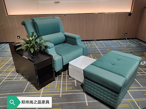 顧客在做足療和按摩時(shí)，優(yōu)秀的技師從來(lái)不問(wèn)力度怎么樣